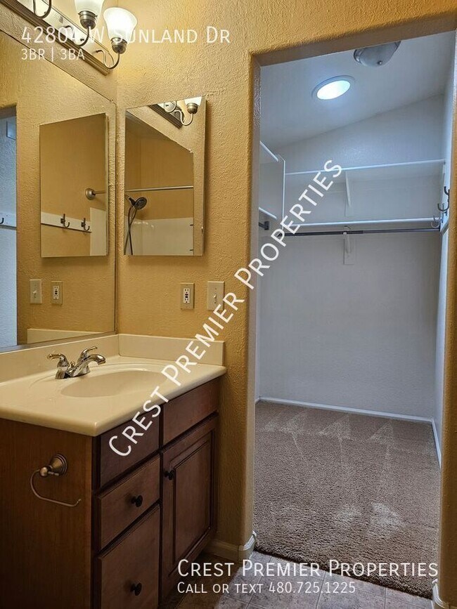 Building Photo - 42804 W Sunland Dr