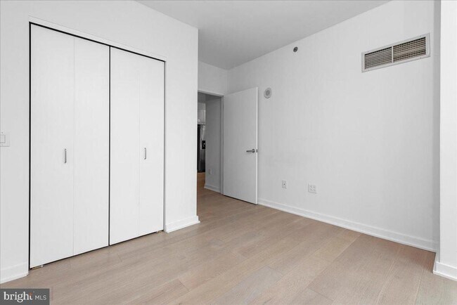 Building Photo - 2101 Market St