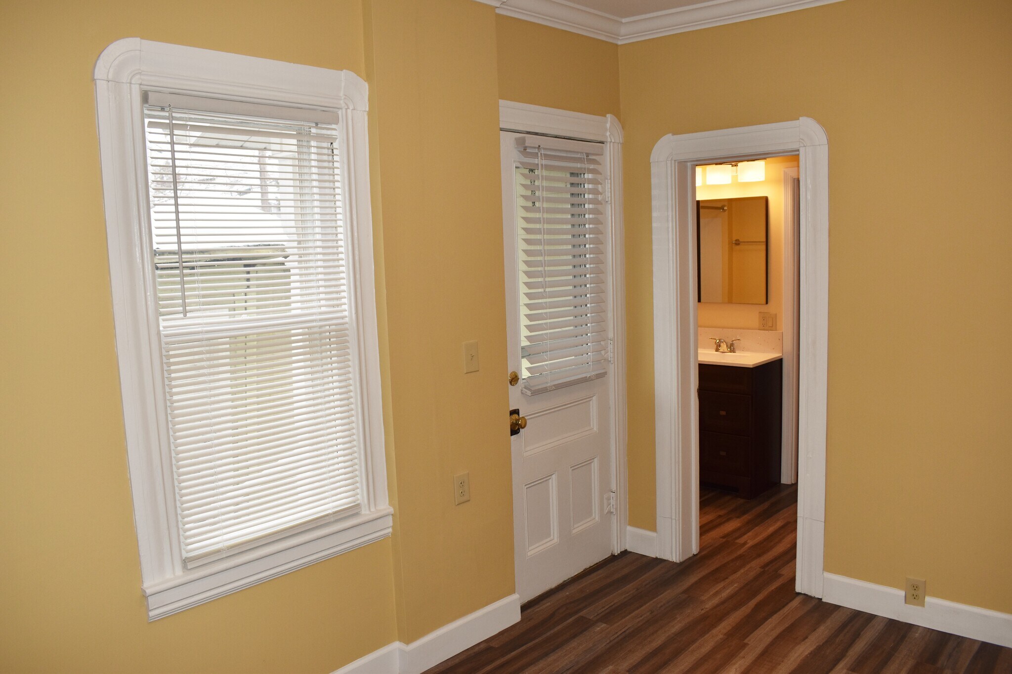 Kitchen & Rear Entry - 533 W Gray St