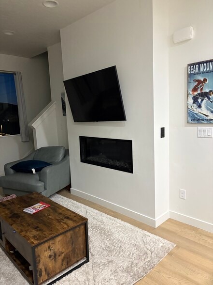 Gas fireplace - 6619 Mountain Alder Way