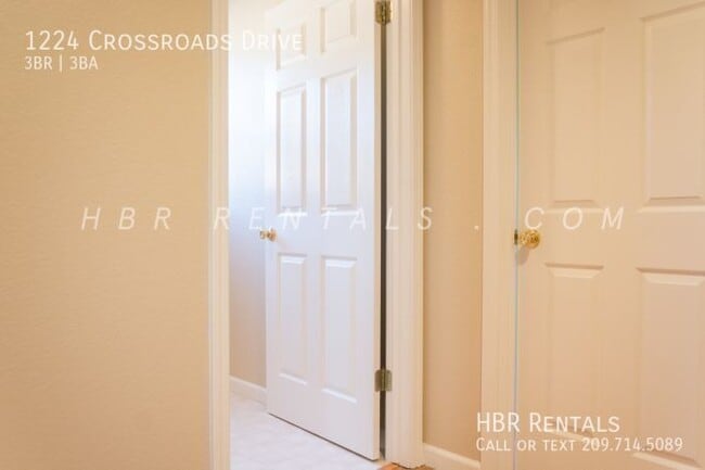 Building Photo - 1224 Crossroads Dr