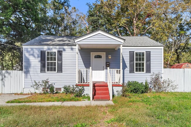 Primary Photo - Charming North Charleston Home