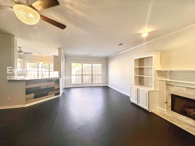 Building Photo - 2411 Stoney Creek Dr