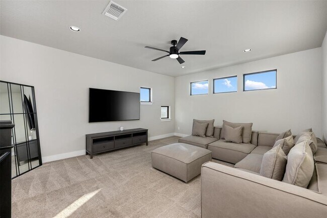 Building Photo - 204 Roseleaf Ct