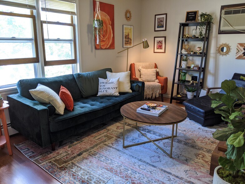 Living Room - 680 Juno Ave