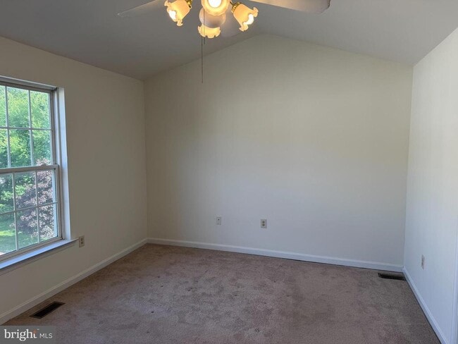 Building Photo - 99 E Highland Cir