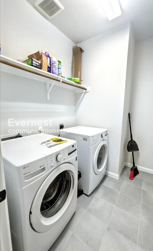 Building Photo - 102 Santo Spirit Road