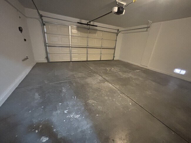 Building Photo - 4156 Abrams Ave