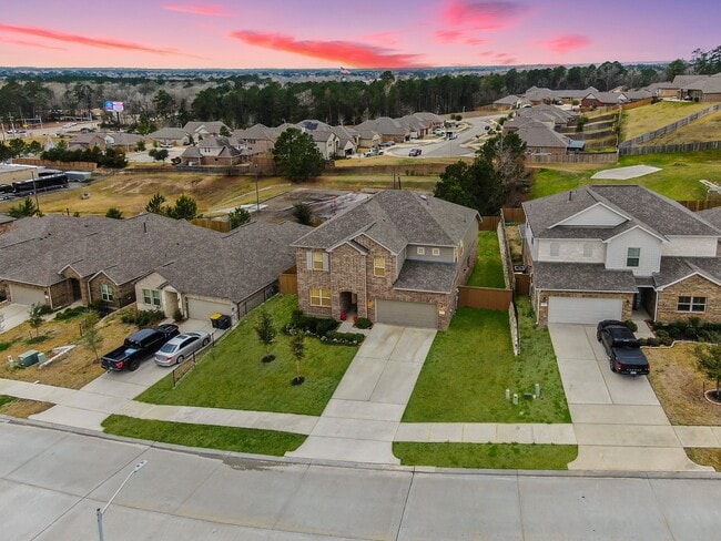 Building Photo - 679 Red Elm Ln