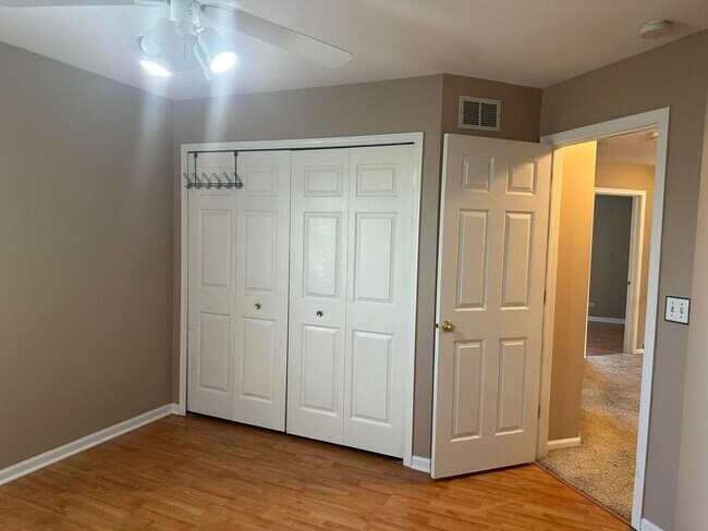 Building Photo - 5490 Fox Path Ln