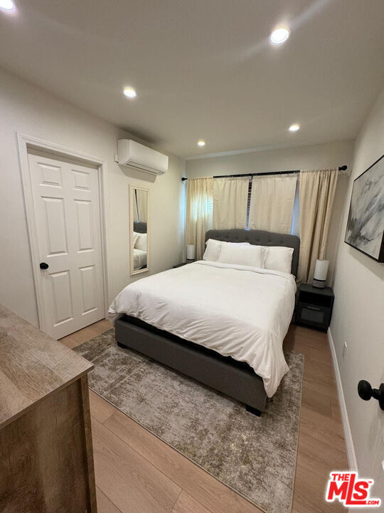 Building Photo - 4744 Farmdale Ave