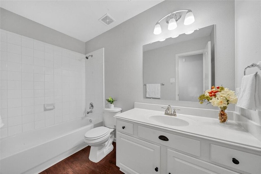 Bathroom - 5023 Deer Point Dr