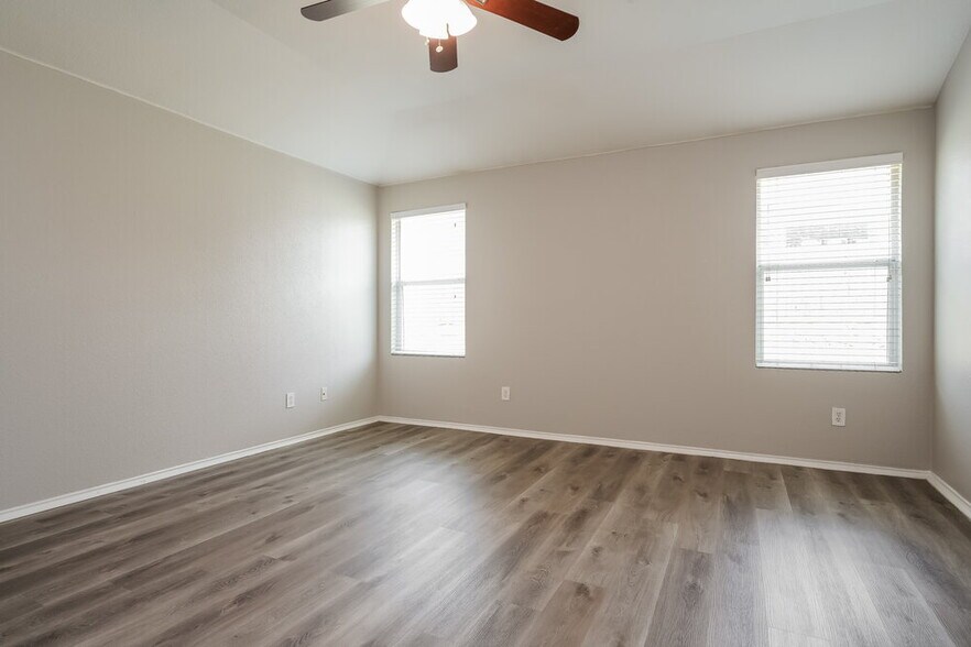 Building Photo - 1625 Grassy View Dr