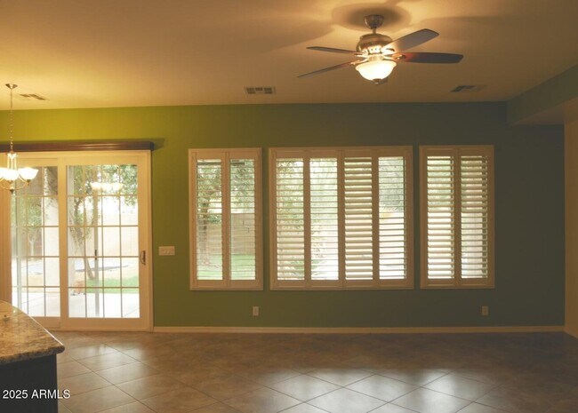 Building Photo - 2520 S Dragoon Dr