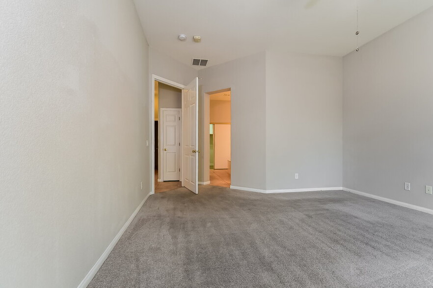Building Photo - 10510 Eagle Nest St