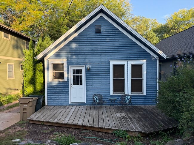 Building Photo - 1333 E Wilson St