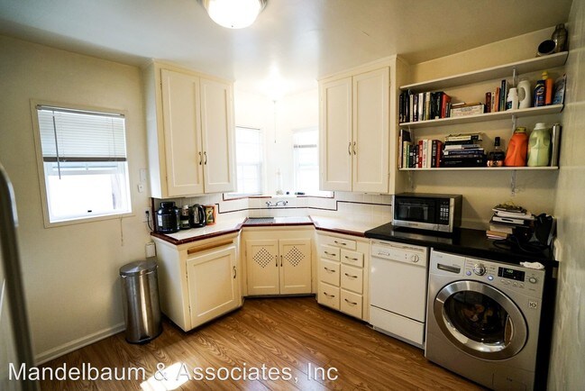 Building Photo - 38 8th Ct