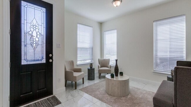 Building Photo - 337 Gleneagles Dr