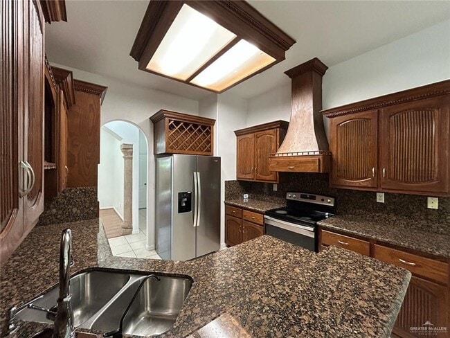 Building Photo - 13 Santa Teresa St