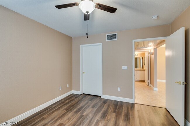 Building Photo - 1909 Villa Palms Ct