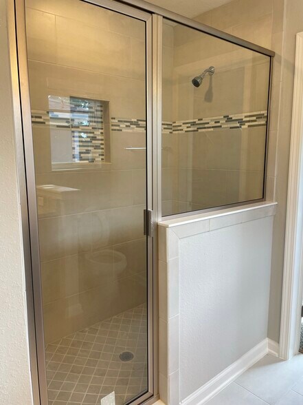 Ensuite shower in primary bath - 1745 Charlotte St