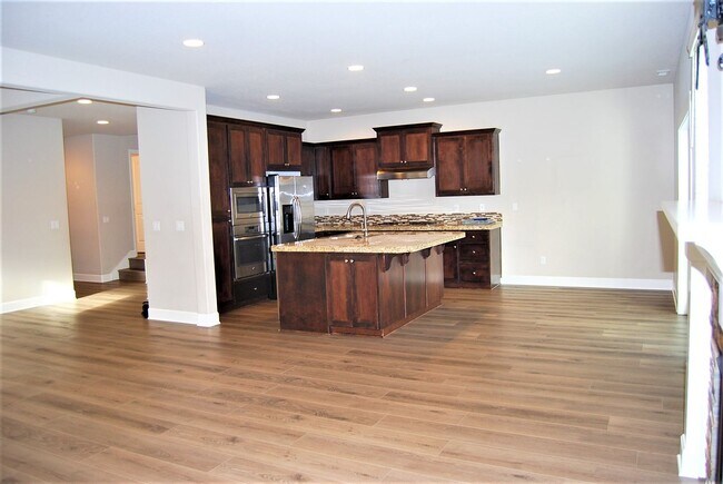 Building Photo - 4 Bedroom 2.5 Bath Home Sherwood OR