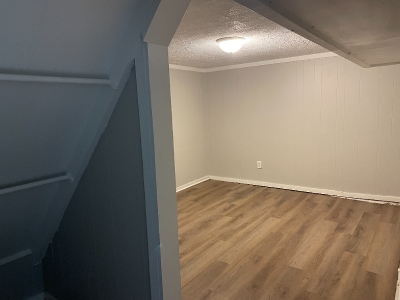 Building Photo - 90 E 8th Ave