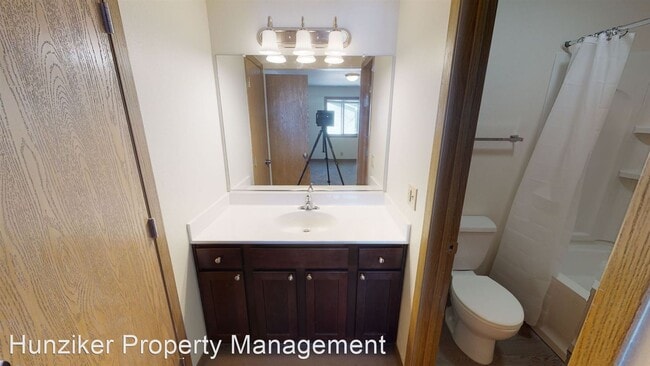 Building Photo - 1 br, 1 bath Apartment - 163 N. Hyland 163...