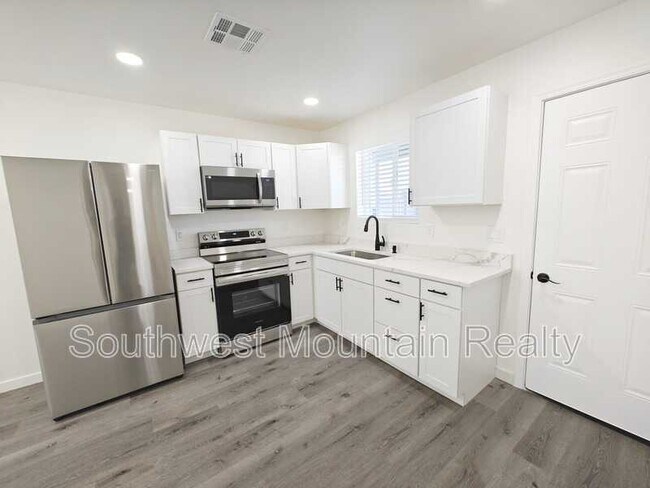 Building Photo - 7412 N 62nd Ave