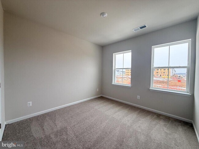 Building Photo - 430 SILVER BIRCH Dr