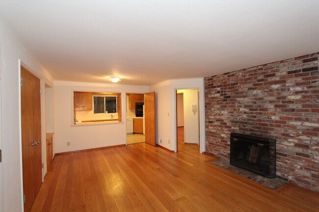Building Photo - Contemporary North Berkeley 2 Bedroom Condominium