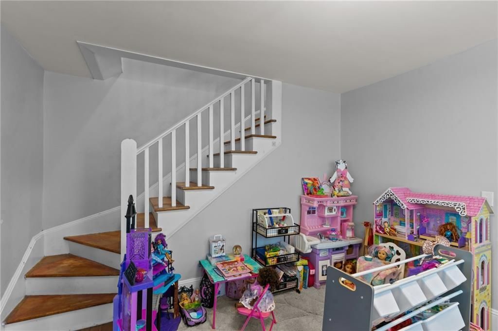 Building Photo - 44 Bedlow Ave