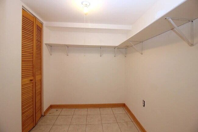 Building Photo - Spacious 3-Bedroom, 2-Bathroom Duplex in Avondale