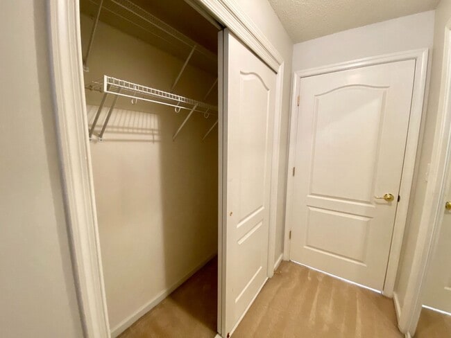 Building Photo - Super-Cute Condo!  First Floor - 1-Story - Fenced Patio - Storage - Pet Friendly!