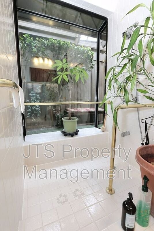 Building Photo - 2010 Promontory Point Ln