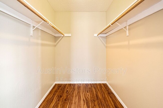 Building Photo - 301 Craddock Ave