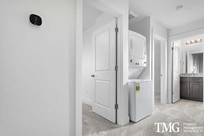 Building Photo - Apply today and recieve $1000 of your 1st months rent!