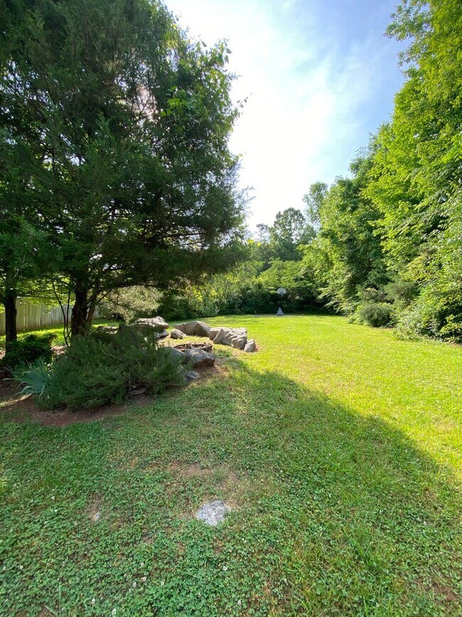 Building Photo - Beautifully updated 4 Bedroom/2.5 Bath Executive Rental in Farragut!