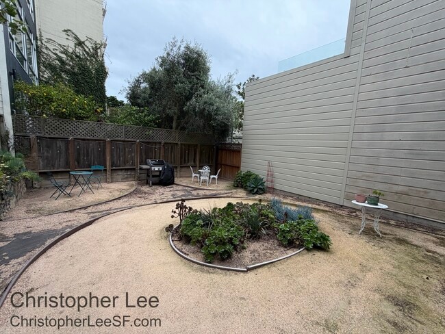 Building Photo - 2110 Baker St