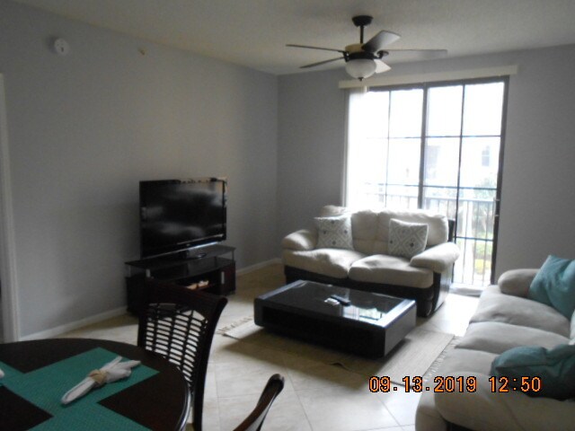 Building Photo - 720 S Sapodilla Ave