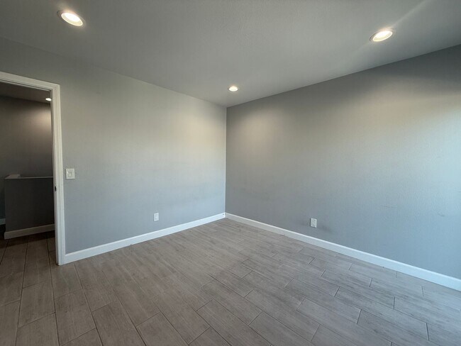 Building Photo - NewB SDS T 3634