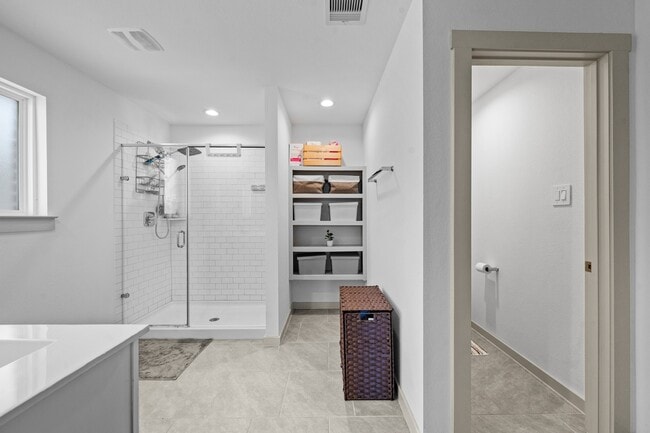 Building Photo - 30010 Reagans Rnch Dr