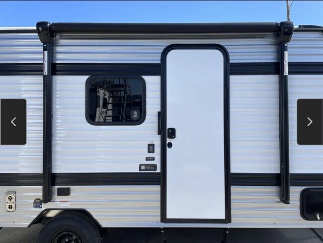 Building Photo - 532 Camino de Amor