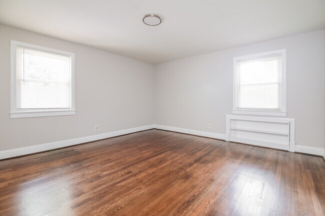 Building Photo - 105 Pineland Cir