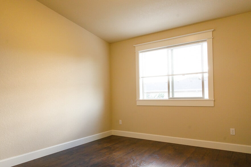 Building Photo - 419 N 11th St