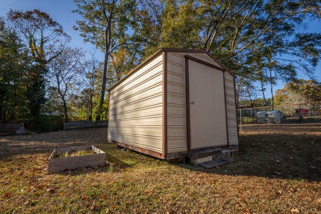 Shed - 4698 Garrett Dr SW