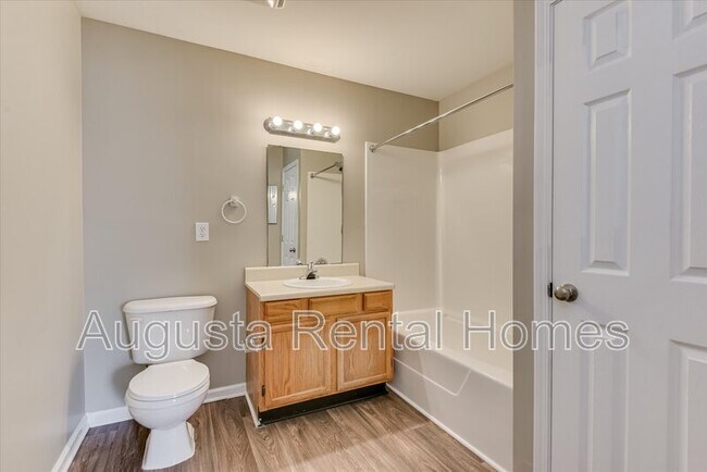 Building Photo - 320 Peachtree St