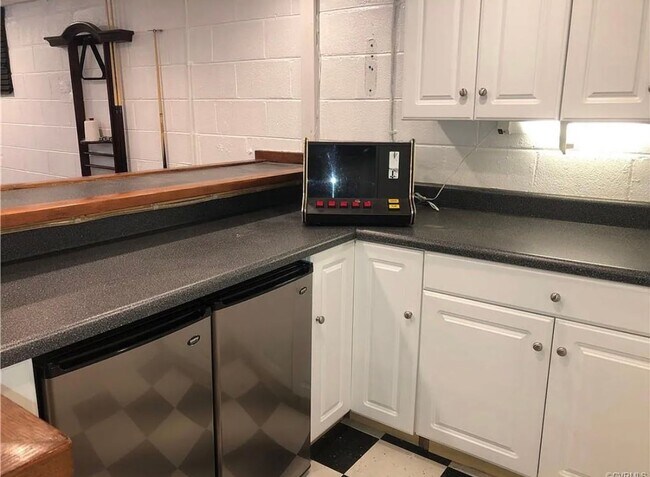 Building Photo - Beautifully Renovated 4bdrm/2.5bth Tri-Level Home Located on a Large Lot in Henrico County!!