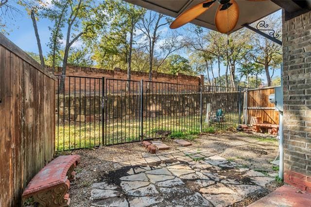 Building Photo - 932 Brook Forest Ln