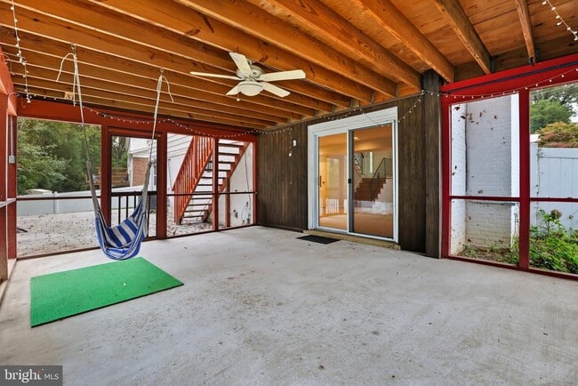 Building Photo - 5023 King Richard Dr